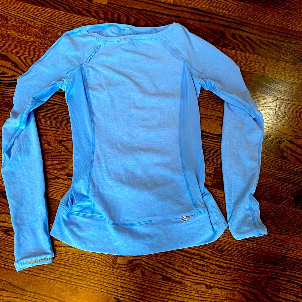 Lululemon nylon slipover Women’s top.